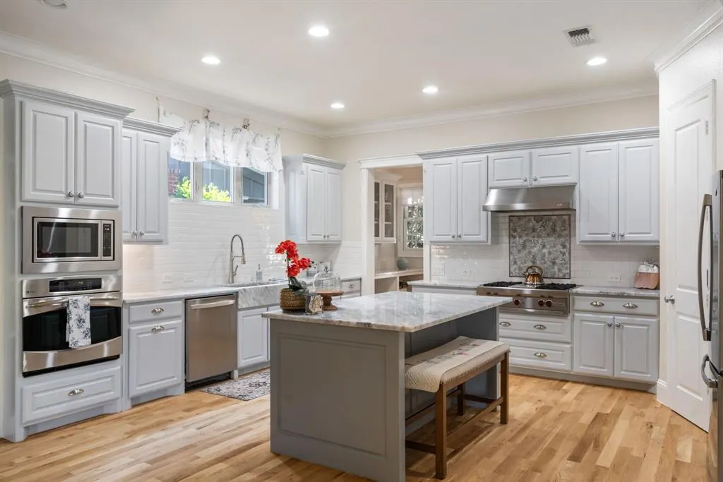 2324 Grassmere Lane