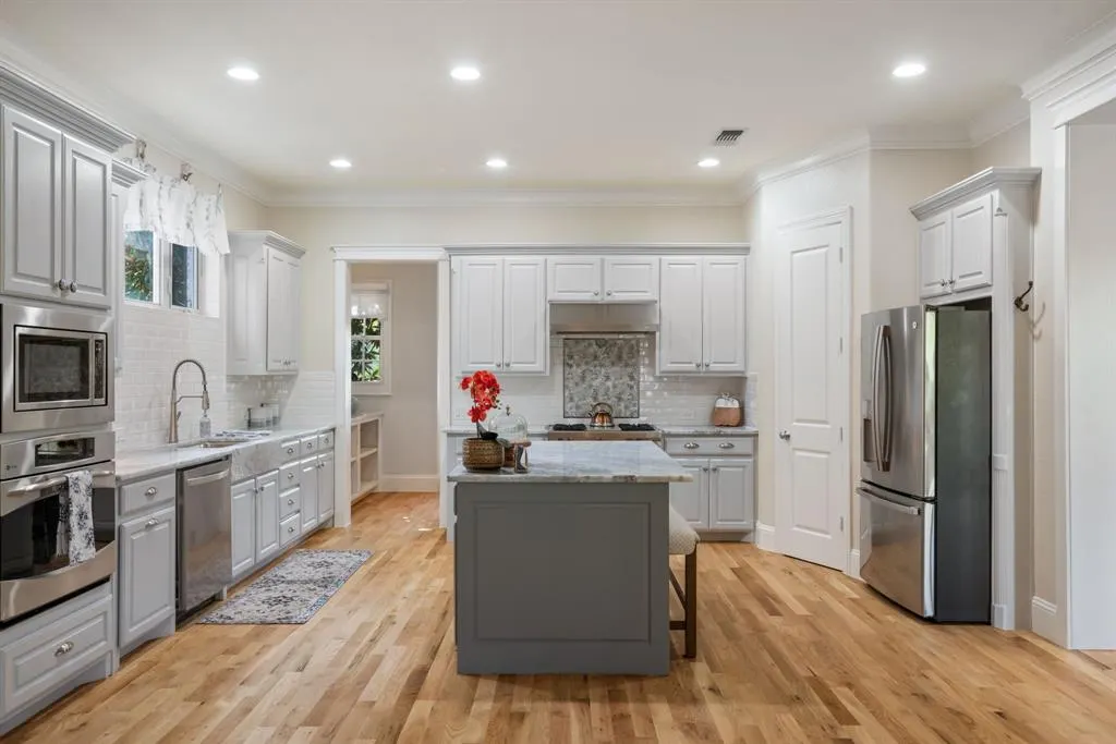 2324 Grassmere Lane