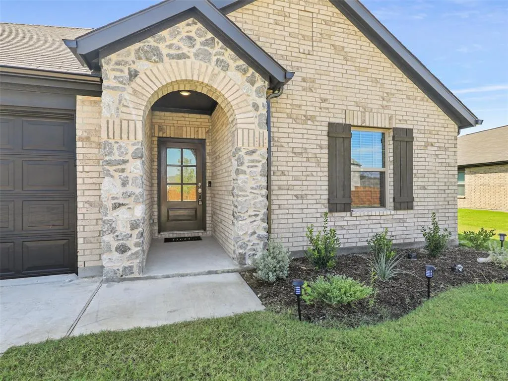 1809 Saint James Place Lane