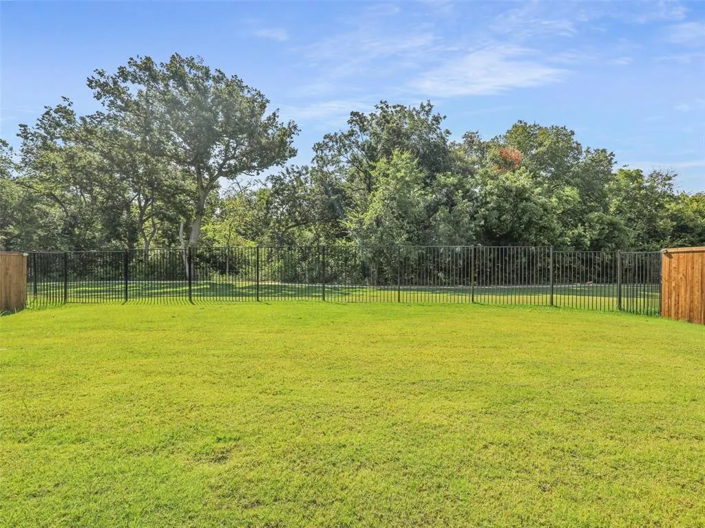 1809 Saint James Place Lane