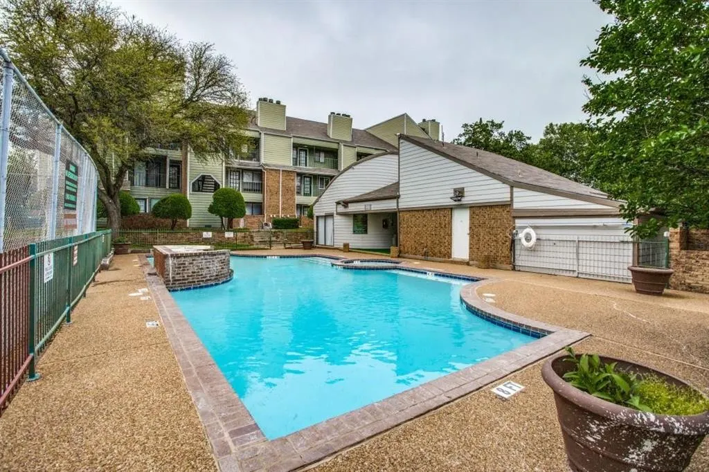 6108 Abrams Road, #601