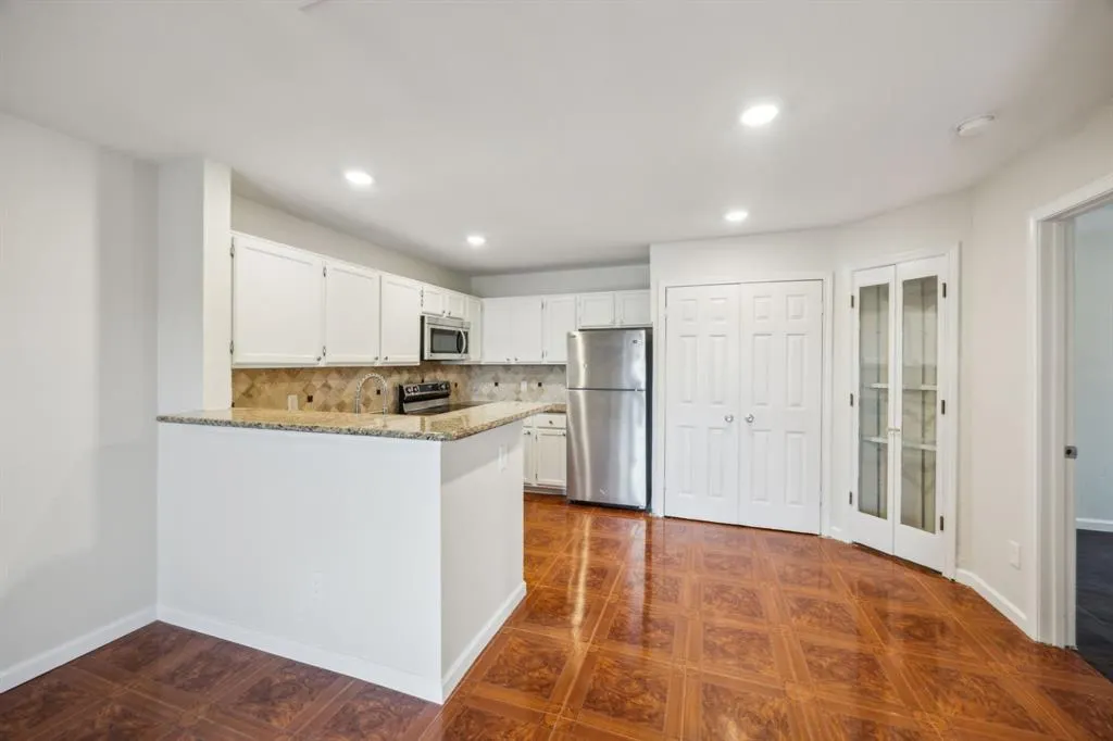 6108 Abrams Road, #601