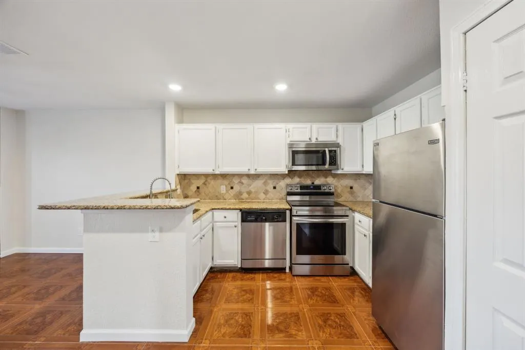 6108 Abrams Road, #601