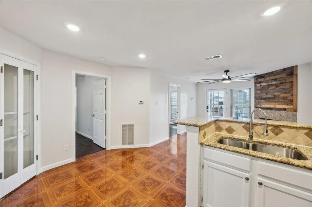 6108 Abrams Road, #601