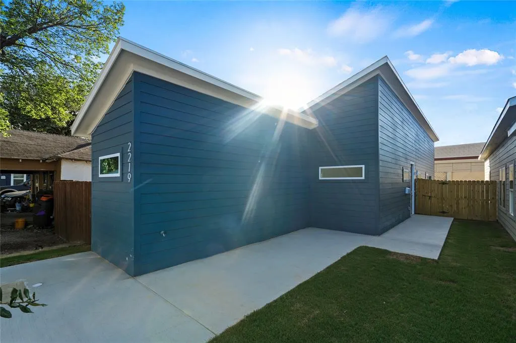 2219 Hooper Street