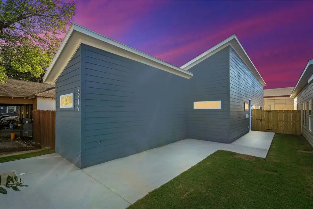 2219 Hooper Street