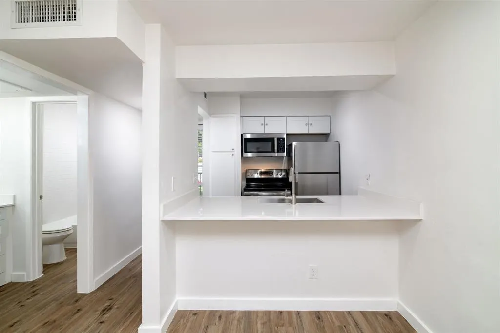 2722 Throckmorton Street, #108