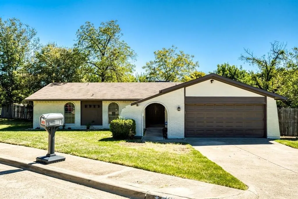 1802 Hillcrest Drive