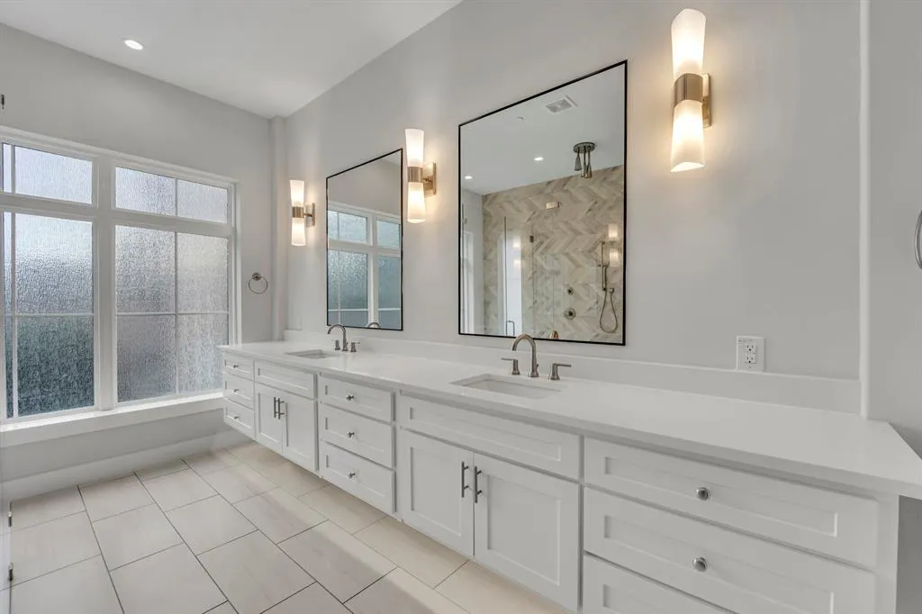 3200 Ross Avenue, #40