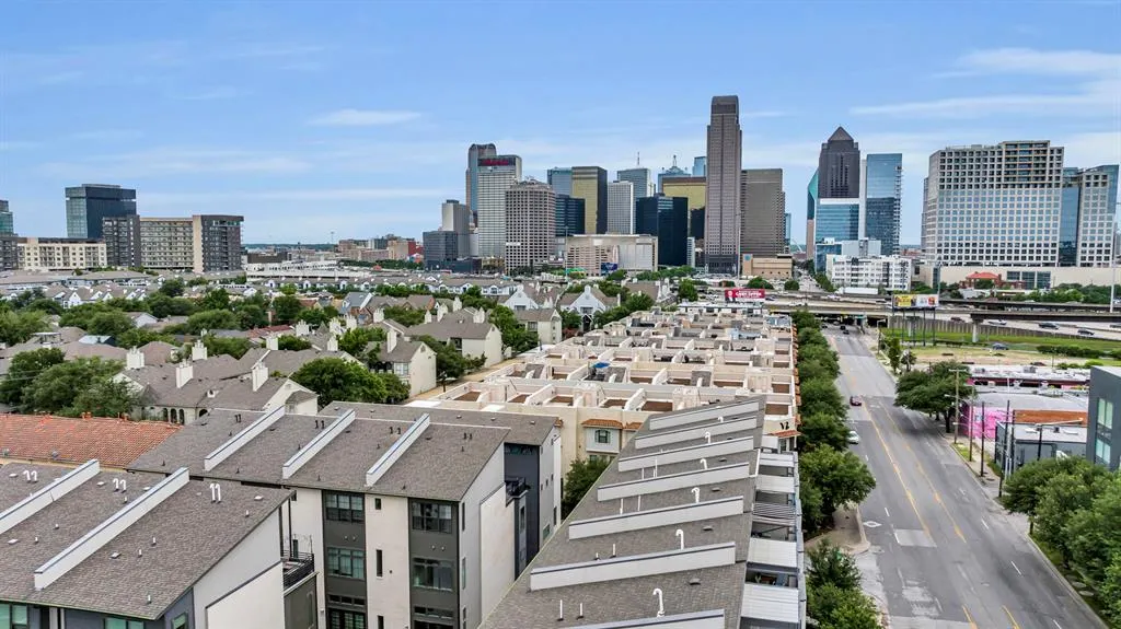3200 Ross Avenue, #40