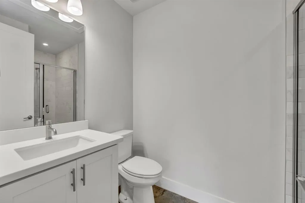 3200 Ross Avenue, #40