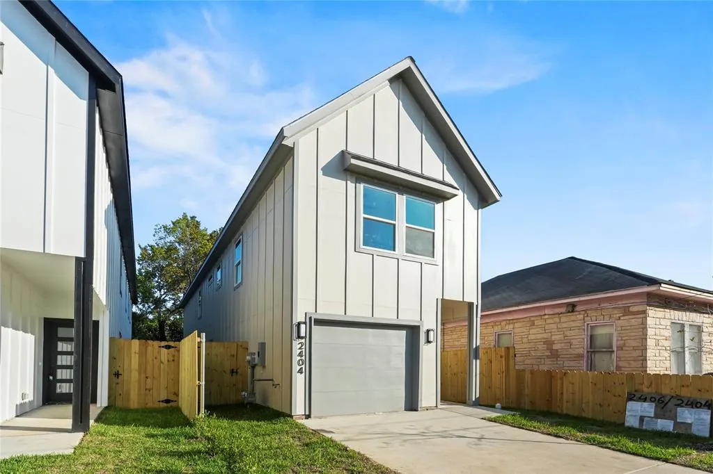 2404 Scott Street
