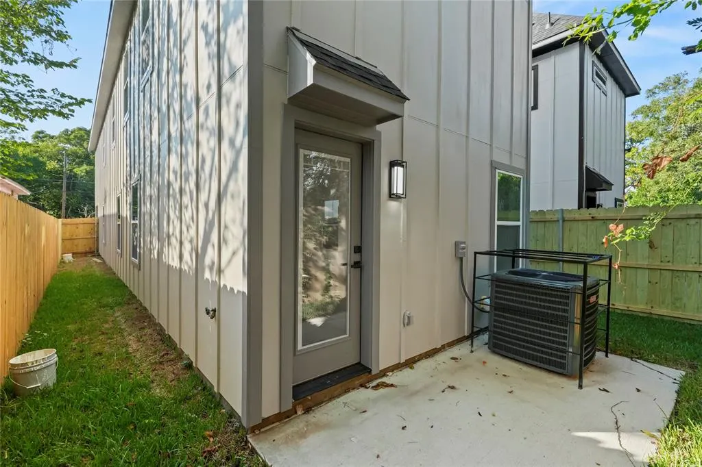 2404 Scott Street