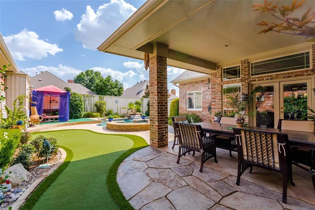 5904 Richwater Drive