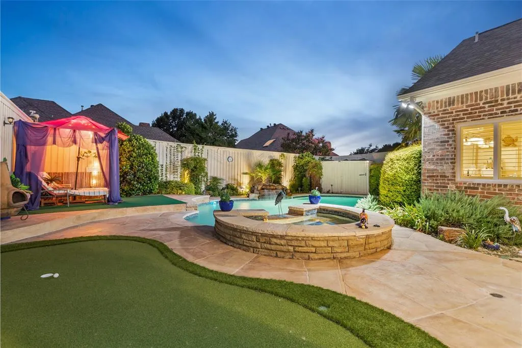 5904 Richwater Drive