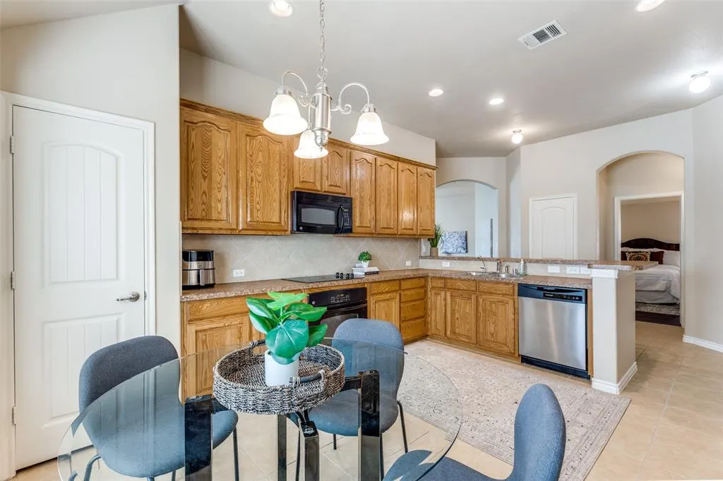 5929 Chisholm Trail