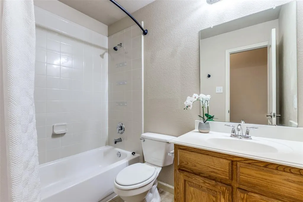 5929 Chisholm Trail