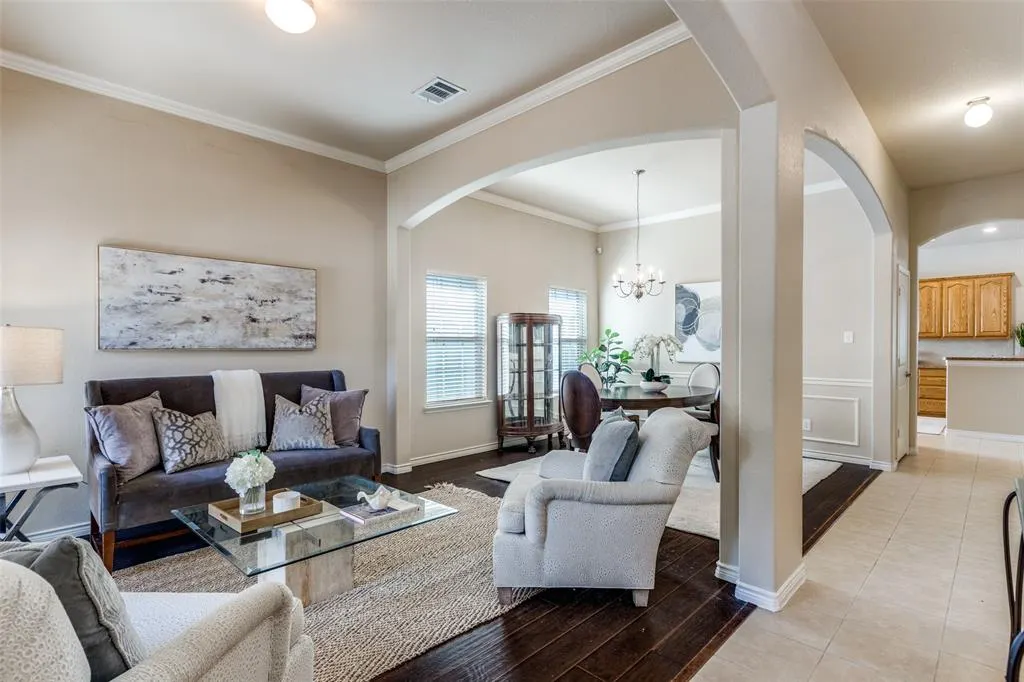 5929 Chisholm Trail