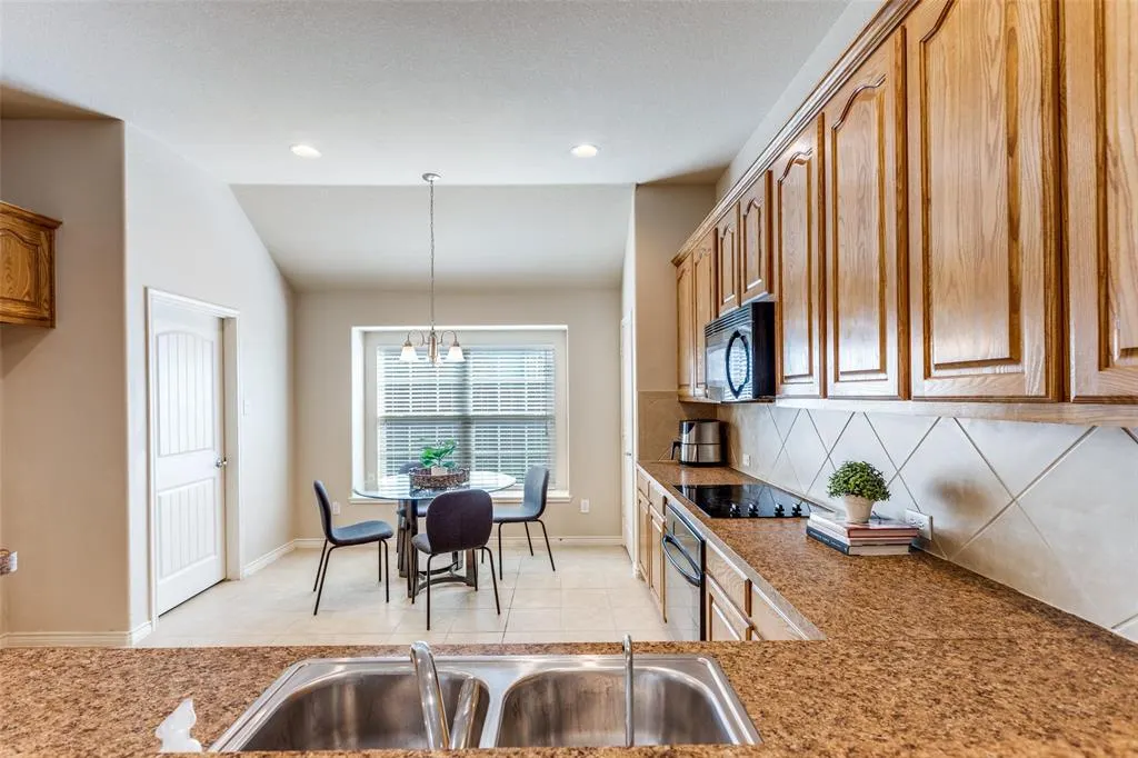 5929 Chisholm Trail