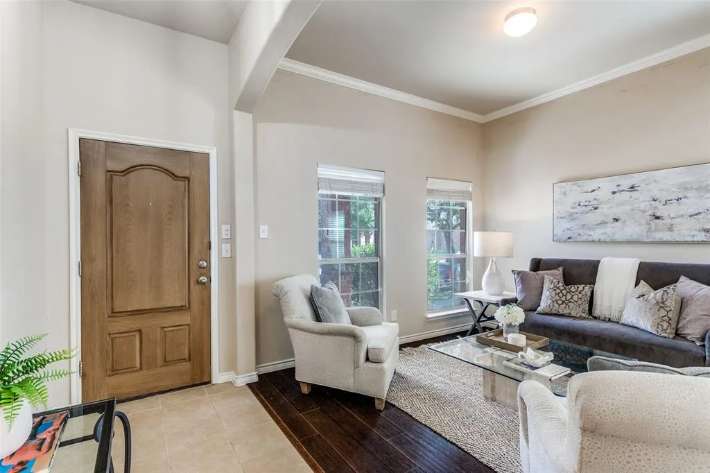 5929 Chisholm Trail