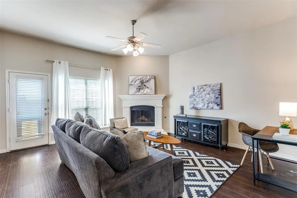 5929 Chisholm Trail