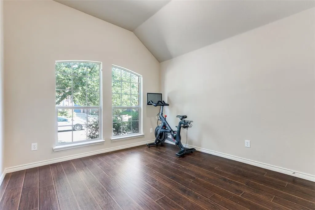 5929 Chisholm Trail