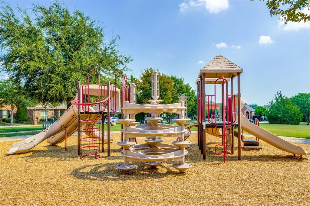 5929 Chisholm Trail