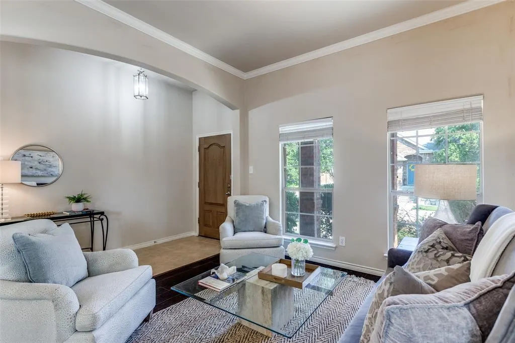 5929 Chisholm Trail