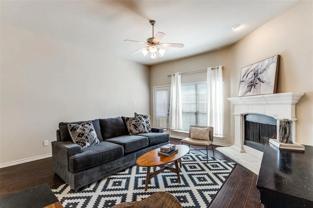 5929 Chisholm Trail