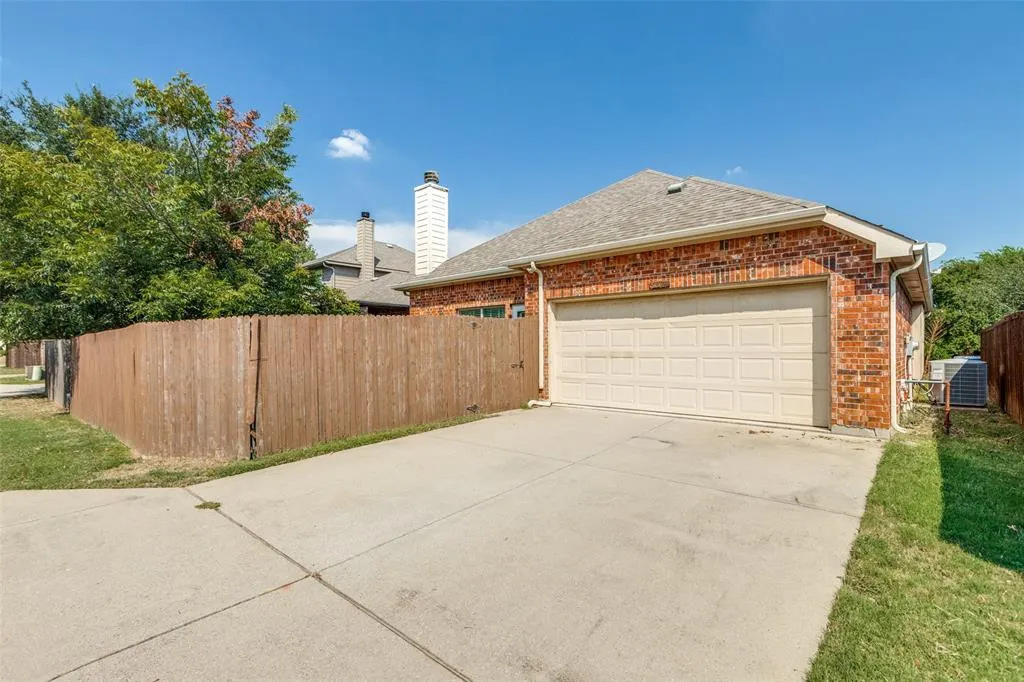 5929 Chisholm Trail