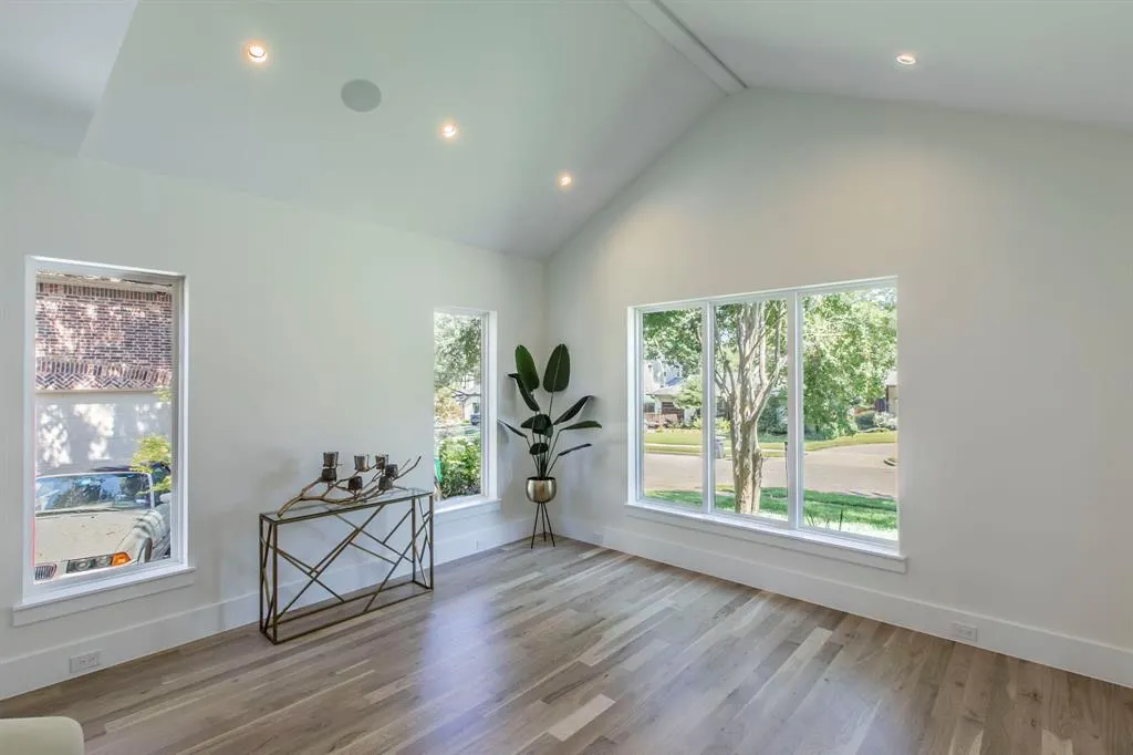 8749 Rexford Drive