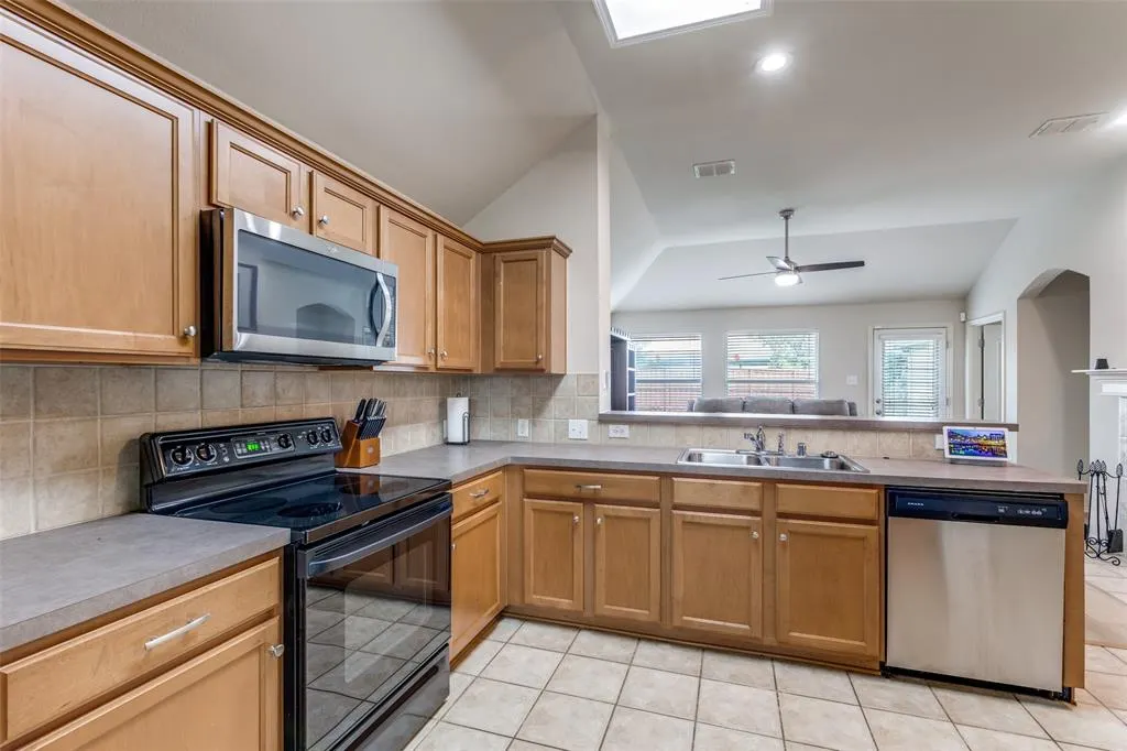1728 River Oaks Drive
