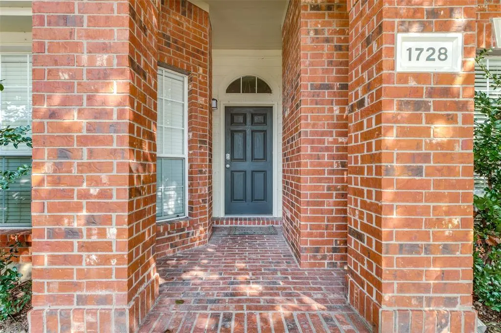 1728 River Oaks Drive