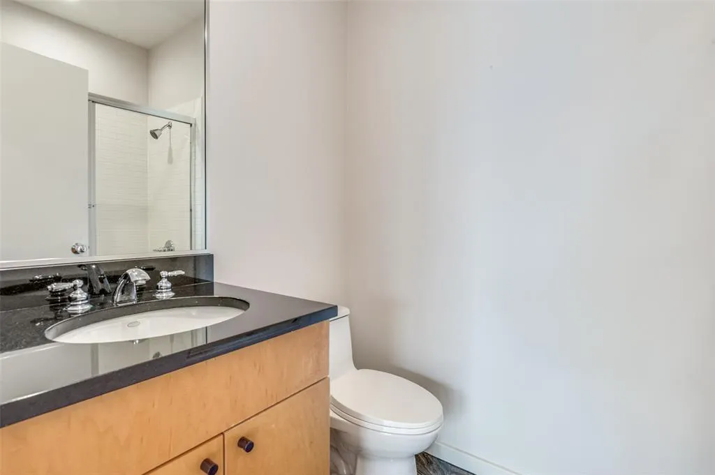 4100 Travis, #19