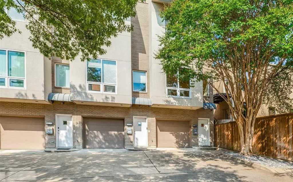 4100 Travis, #19
