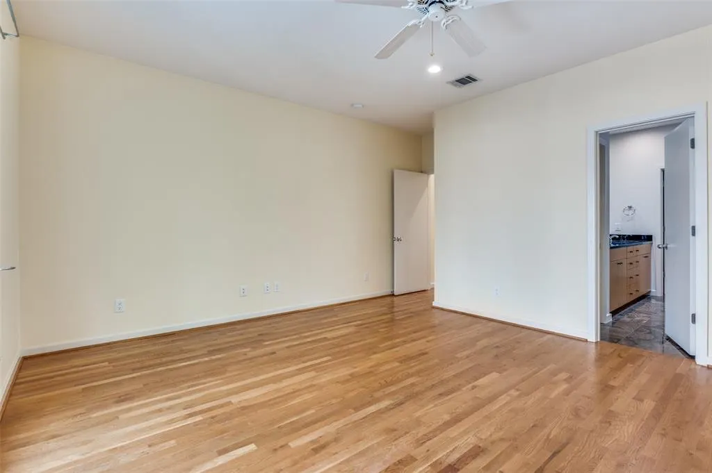 4100 Travis, #19
