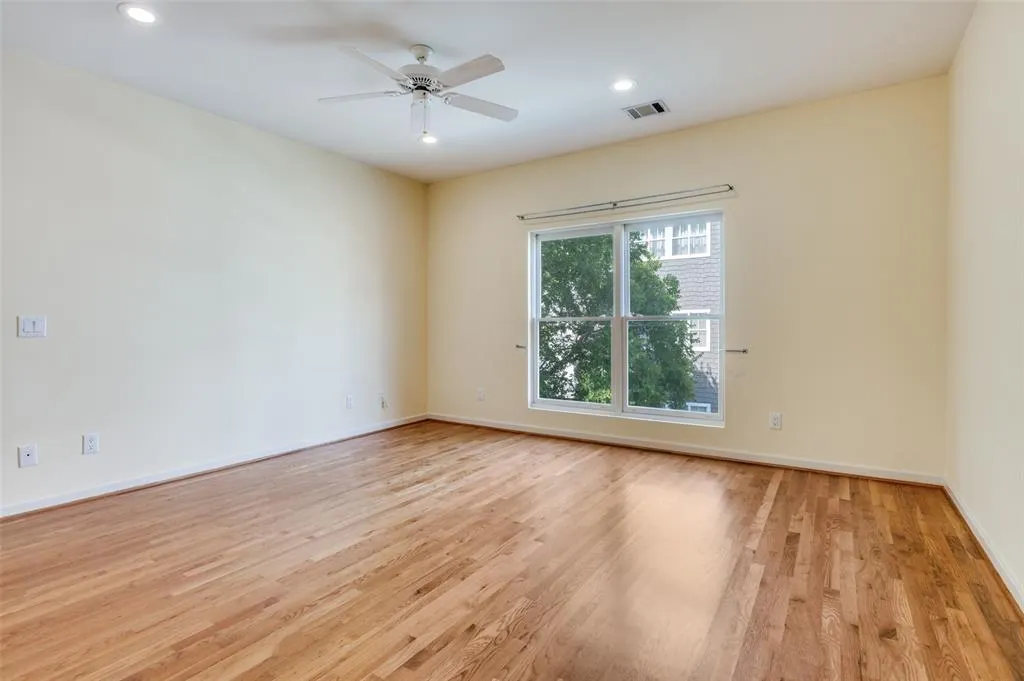 4100 Travis, #19