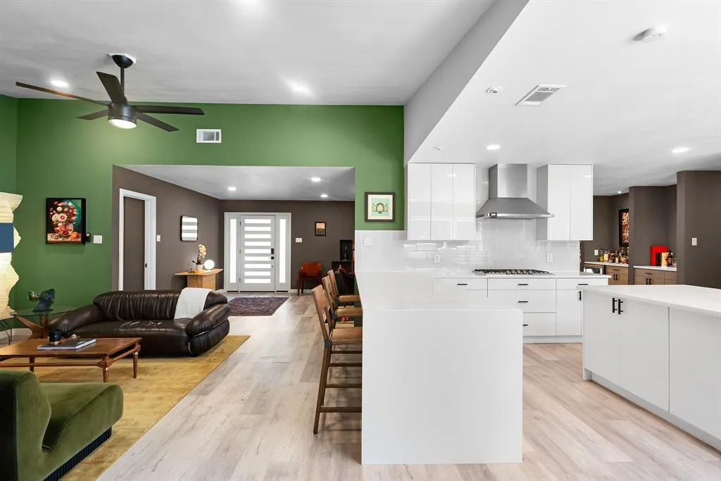 9918 Ila Drive