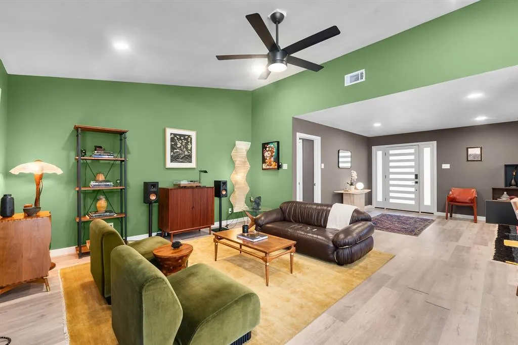 9918 Ila Drive