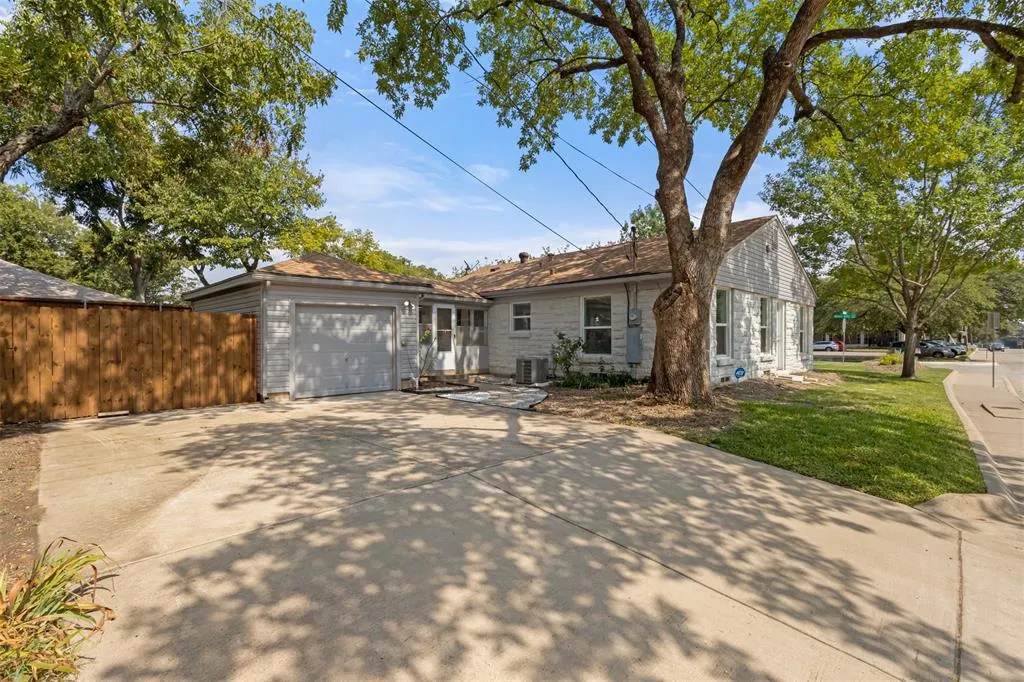 9103 Forest Hills Boulevard