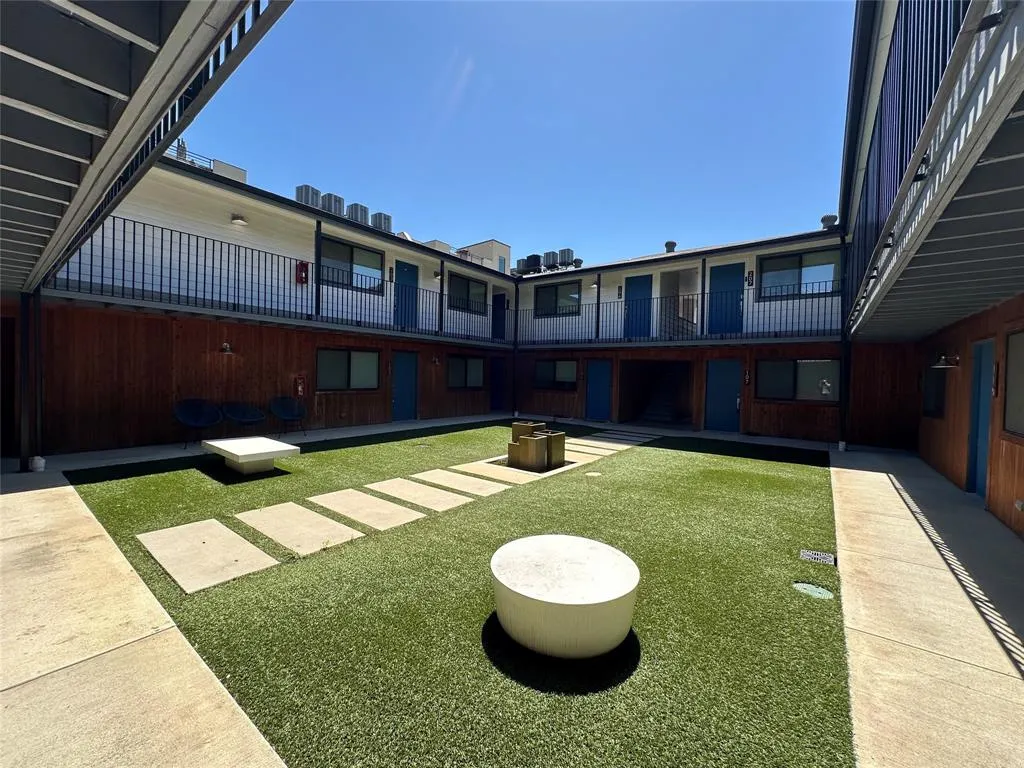 4526 Munger Avenue, #208