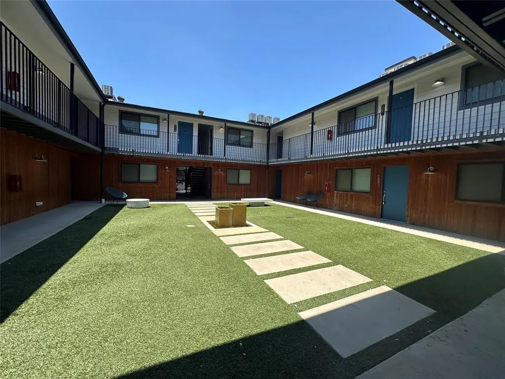 4526 Munger Avenue, #208