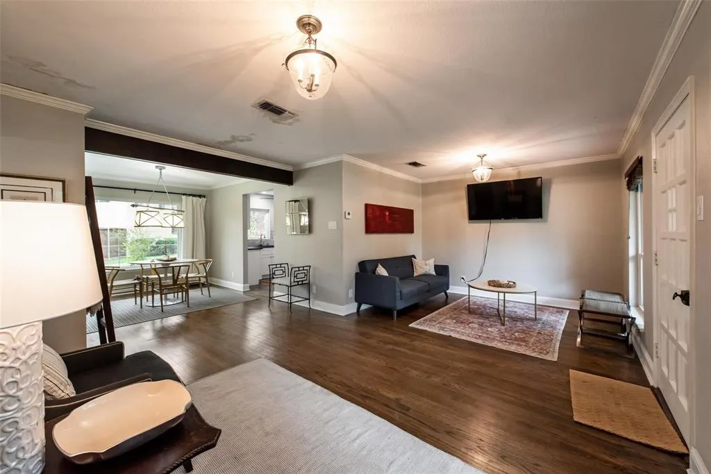 3808 Shorecrest Drive