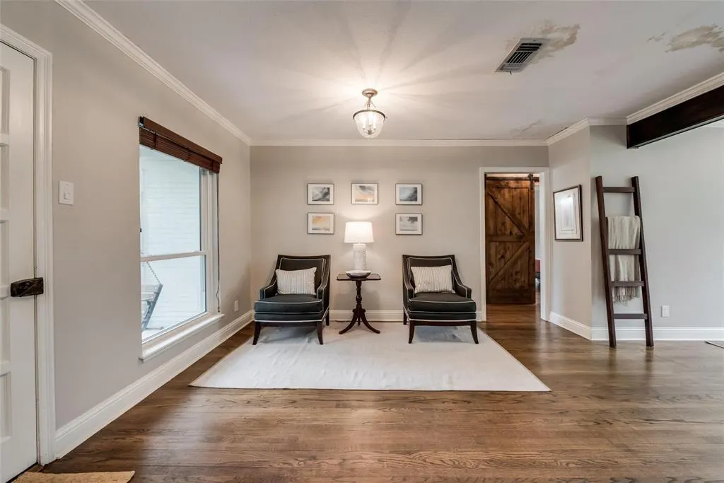 3808 Shorecrest Drive