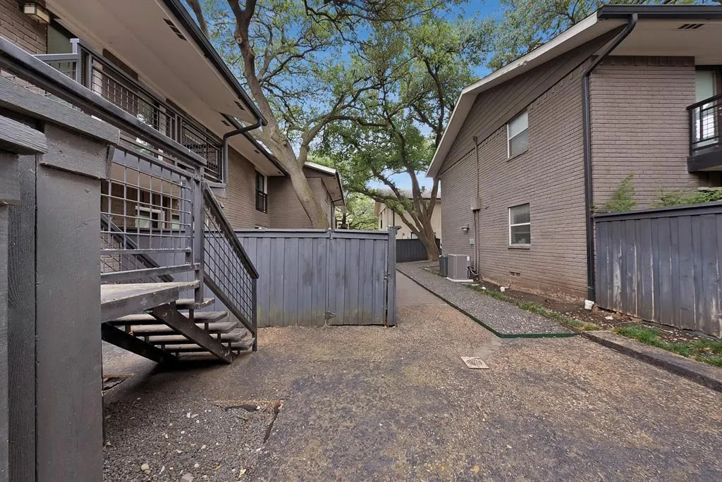 10203 Regal Oaks Drive, #101