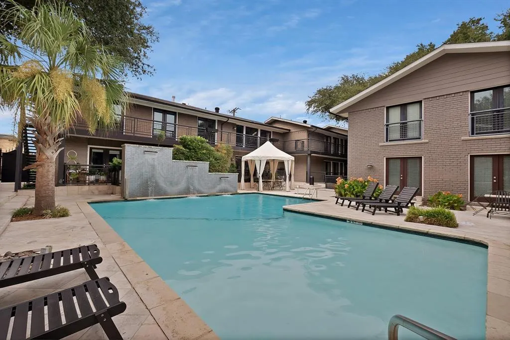 10203 Regal Oaks Drive, #101