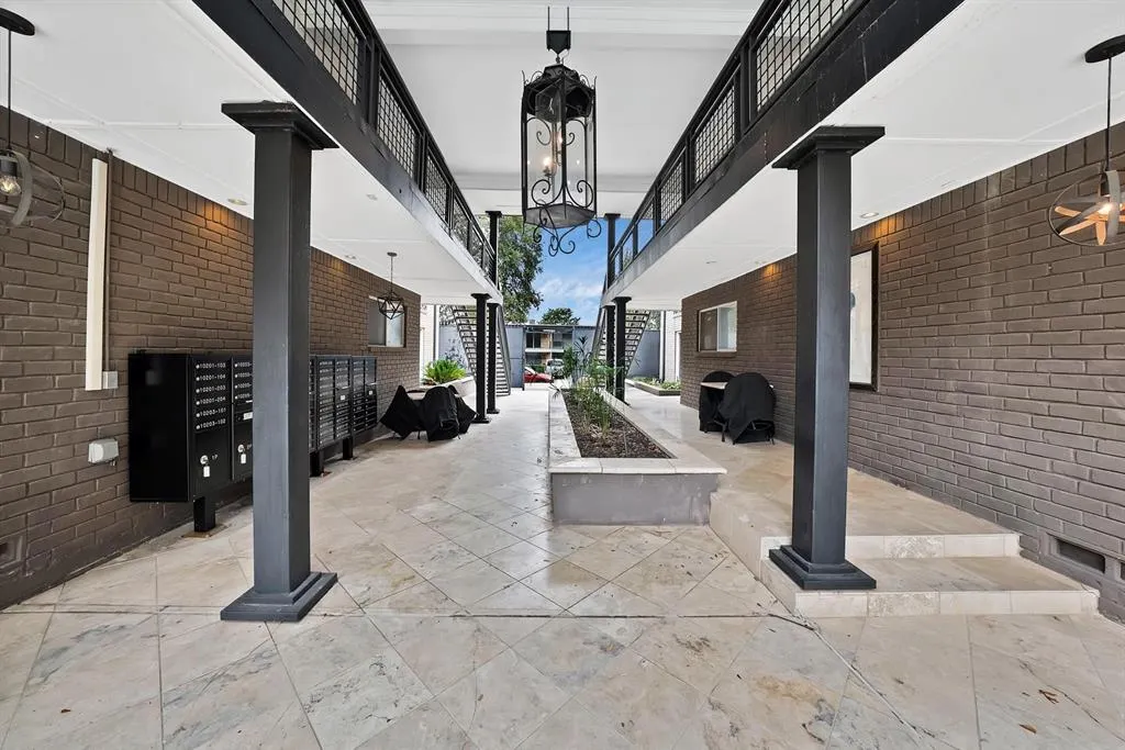 10203 Regal Oaks Drive, #101