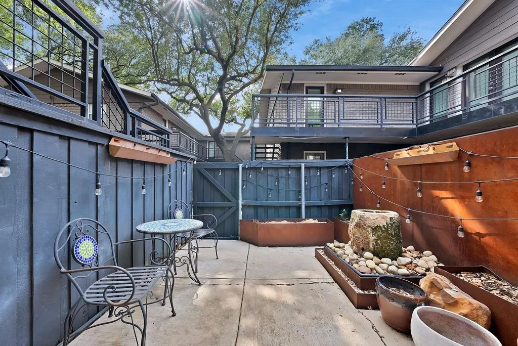 10203 Regal Oaks Drive, #101