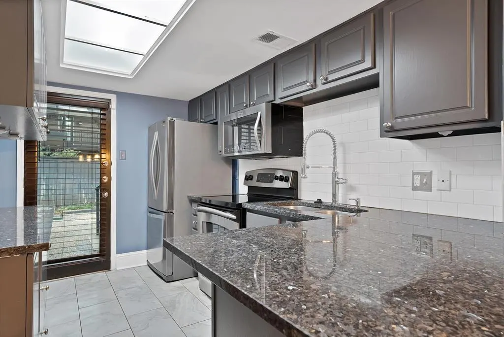 10203 Regal Oaks Drive, #101