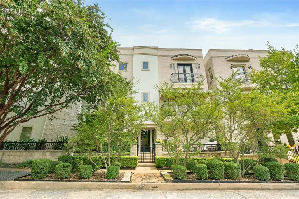 6418 Bryan Parkway